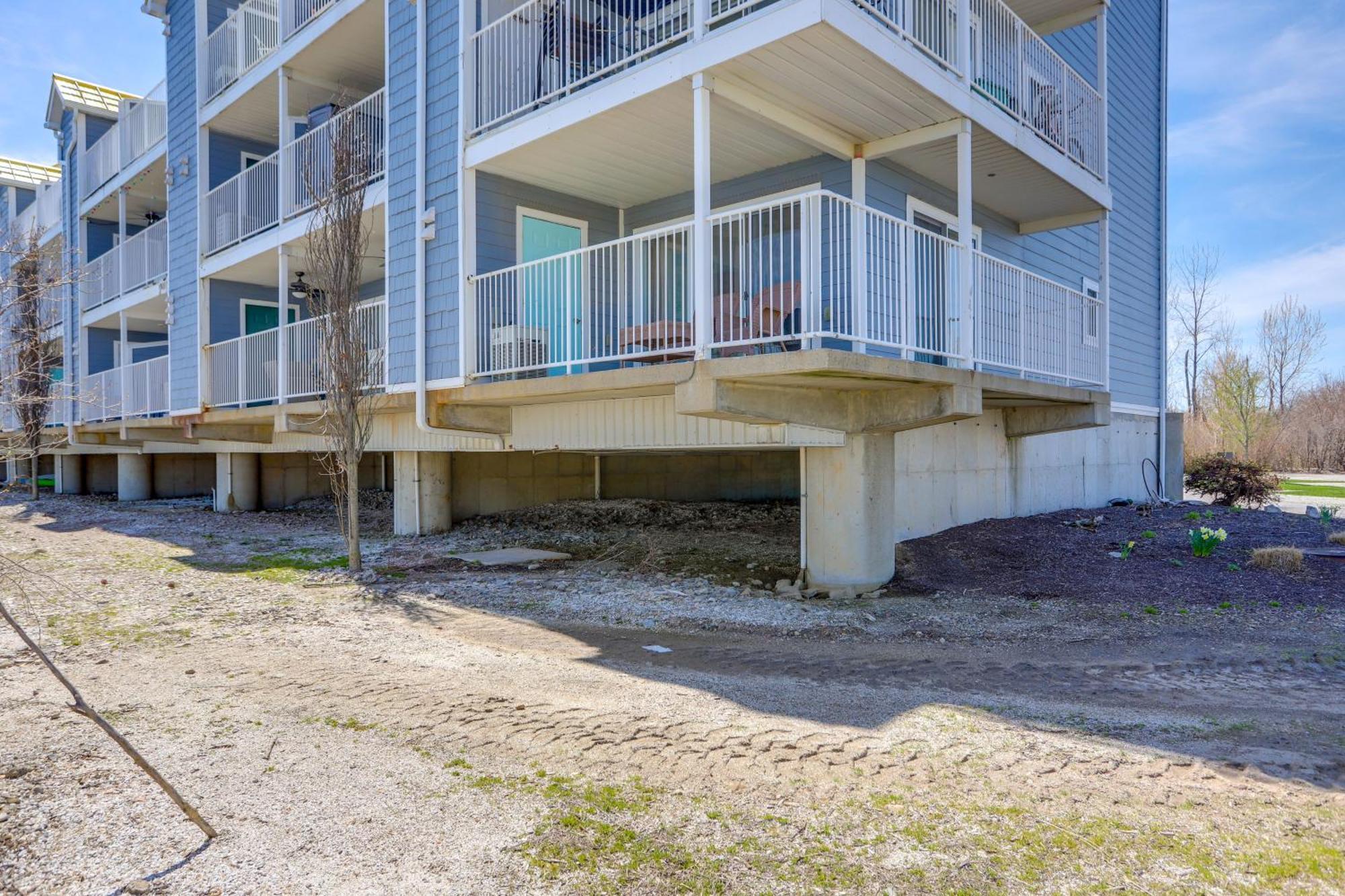 Waterfront Bass Island Retreat With Balcony And Tv Lägenhet Put-in-Bay Exteriör bild